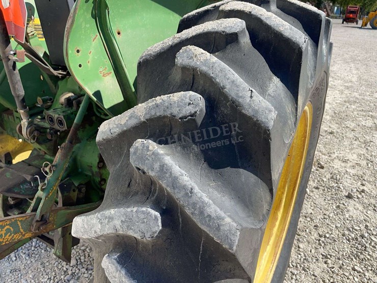 john-deere-2240-image-16