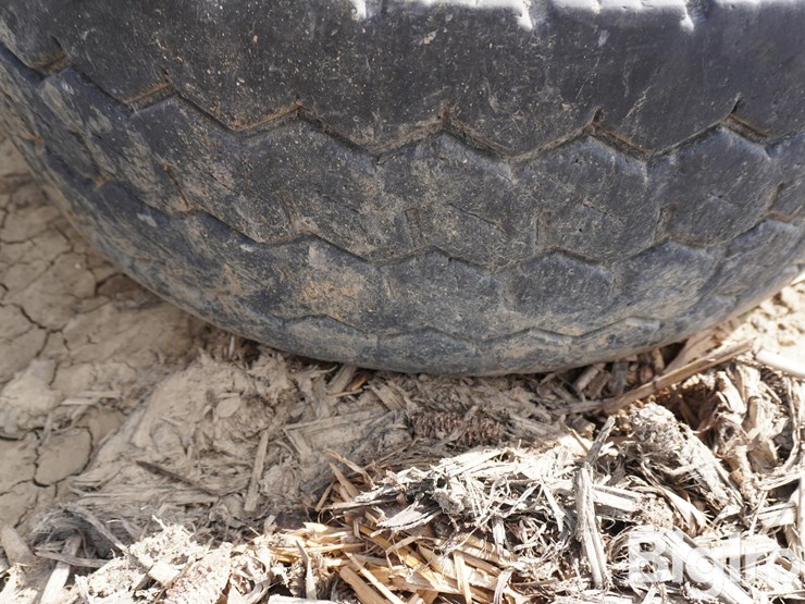 385/65r22.5-tires-image-12