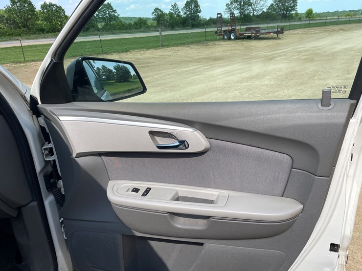 2012-chevrolet-traverse-ls-image-37