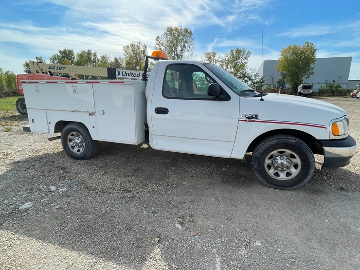 ford-f250-xl-image-4
