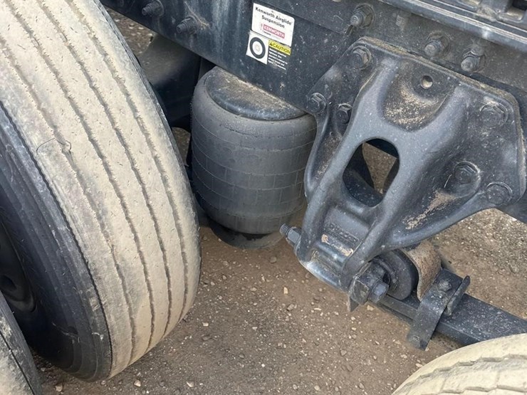 2019-kenworth-t680-image-12