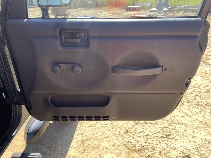 2000-jeep-wrangler-sport-image-56