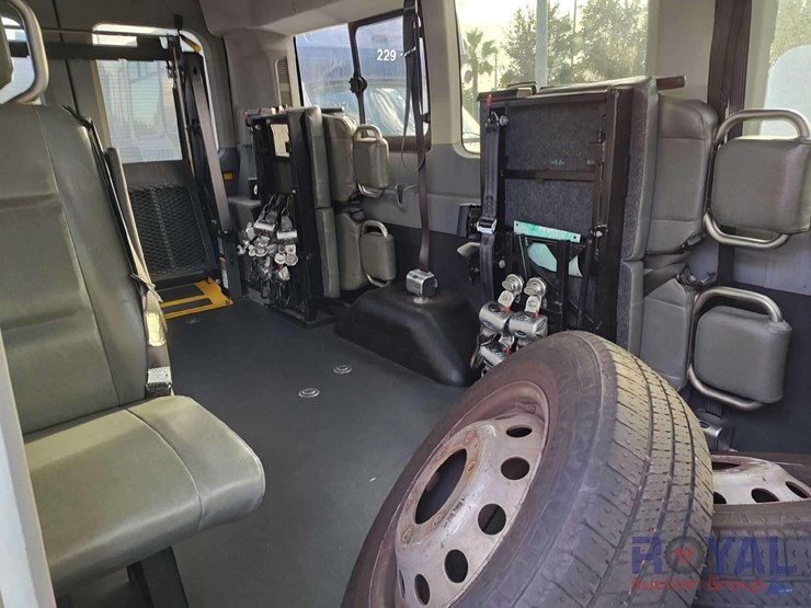2017-ford-transit-image-19
