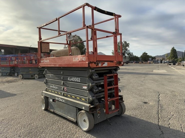 2016-skyjack-sj-4740-scissor-lift-image-4