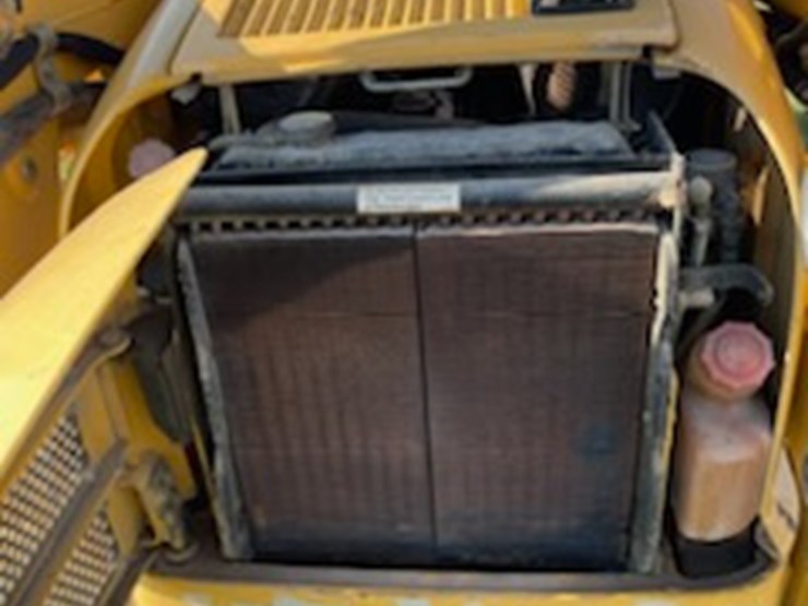 2004-john-deere-240-image-6