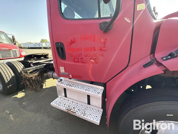 2004-freightliner-m2106-truck-tractor-image-13