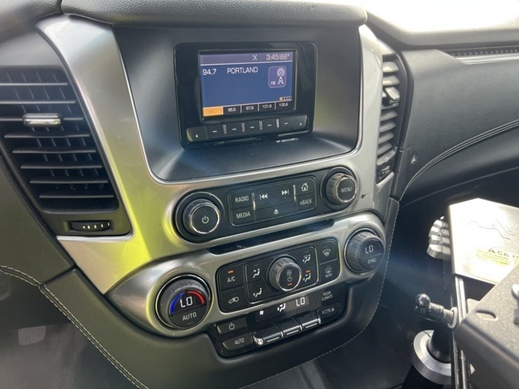 2015-chevrolet-tahoe-image-28