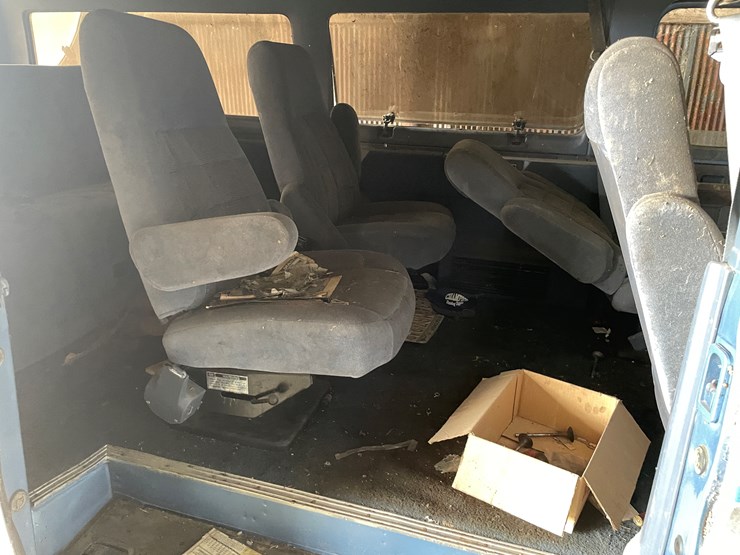 #4481-•-1991-ford-econoline-van-(title-in-delay)-image-9