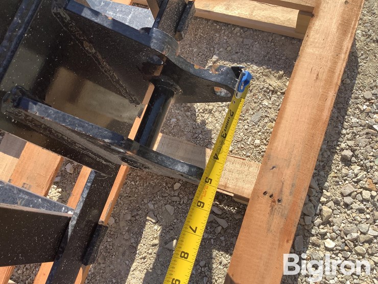 mini-excavator-pallet-fork-attachment-image-17