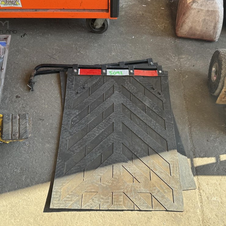 SET OF SEMI-TRUCK RUBBER MUD FLAPS SET OF SEMI-TRUCK RUBBER MUD FLAPS