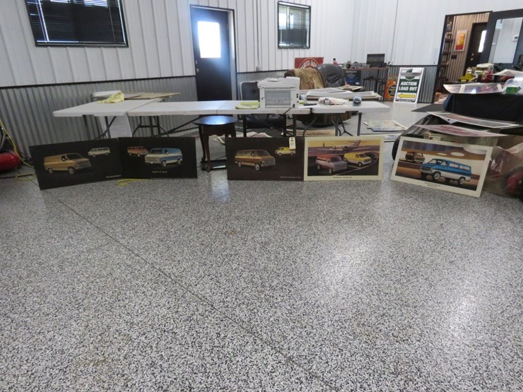 1983-4-chevrolet-van-litho-dealership-picture-displays-image-1