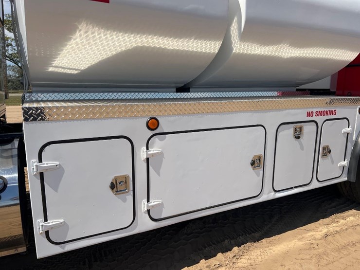 2012-peterbilt-pb348-fuel-&-lube-truck-image-12