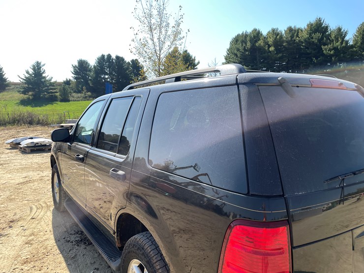2004-ford-explorer-image-28