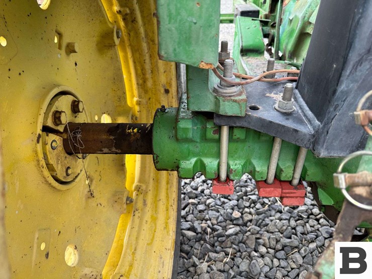 1976-john-deere-2640-image-32
