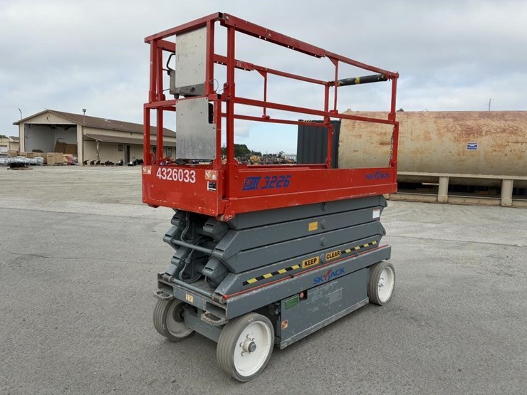 2005-skyjack-sj-3226-scissor-lift-image-1