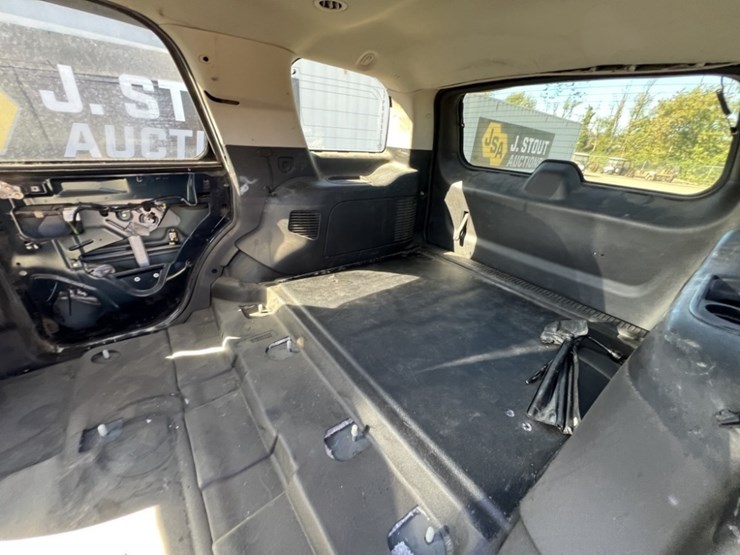 2014-chevrolet-tahoe-image-18
