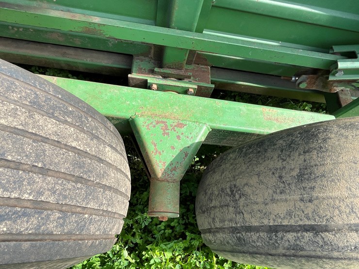 john-deere-200-image-31
