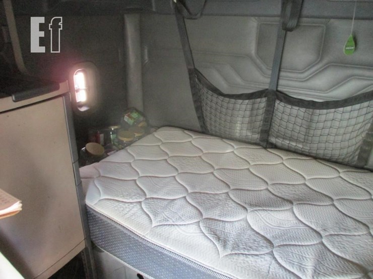 2012-freightliner-cascadia-125-image-13