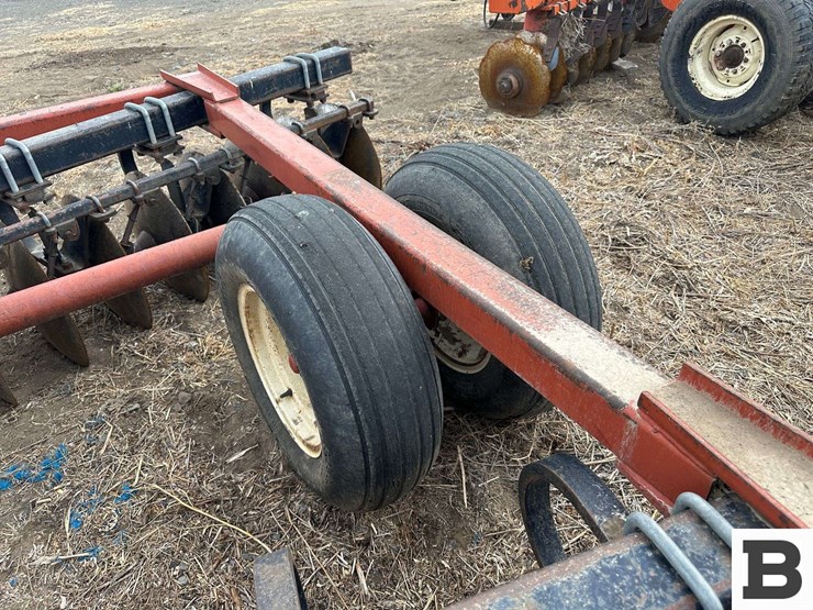 hesston-2420-image-24