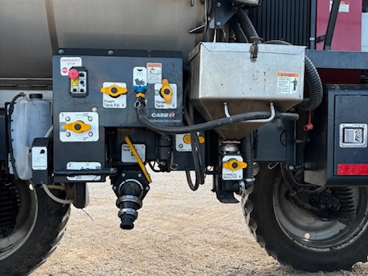 2011-case-ih-patriot-4420-image-12