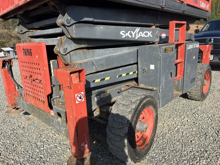 2011-skyjack-sj8841rt-image-22