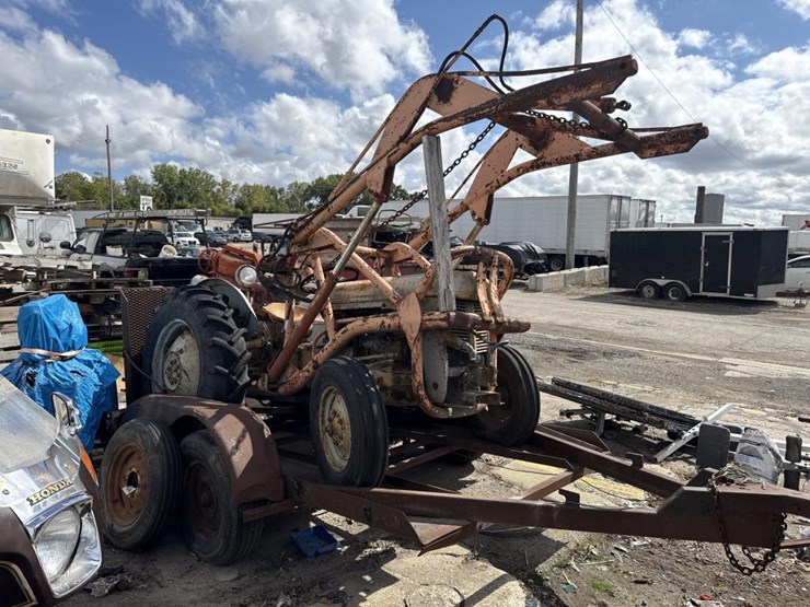 #2305-•-1953-ferguson-tractor-w/-tandem-axle-trailer-image-7