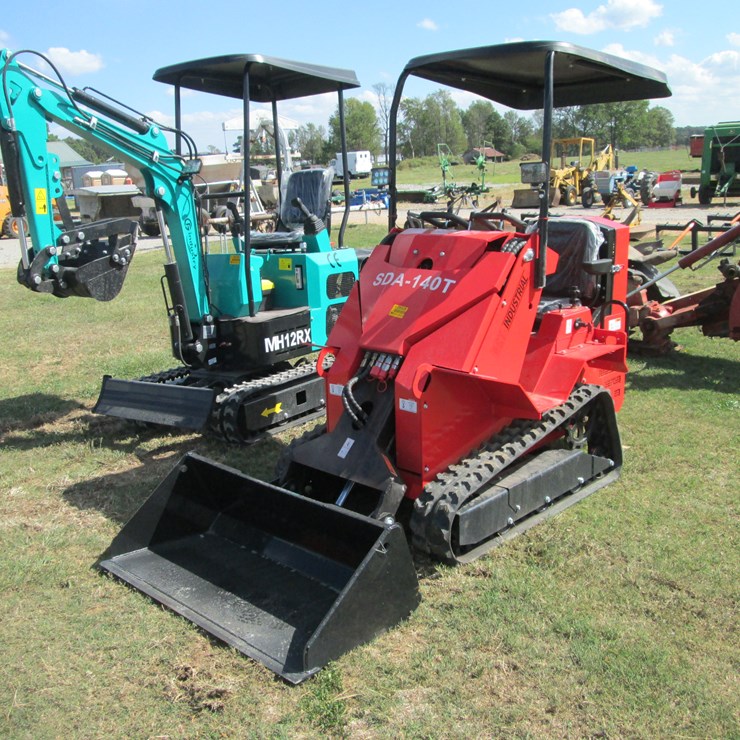 #29329 • Unused AGT Industrial SDA-140T Compact Skid Steer SDA140T25L0705253