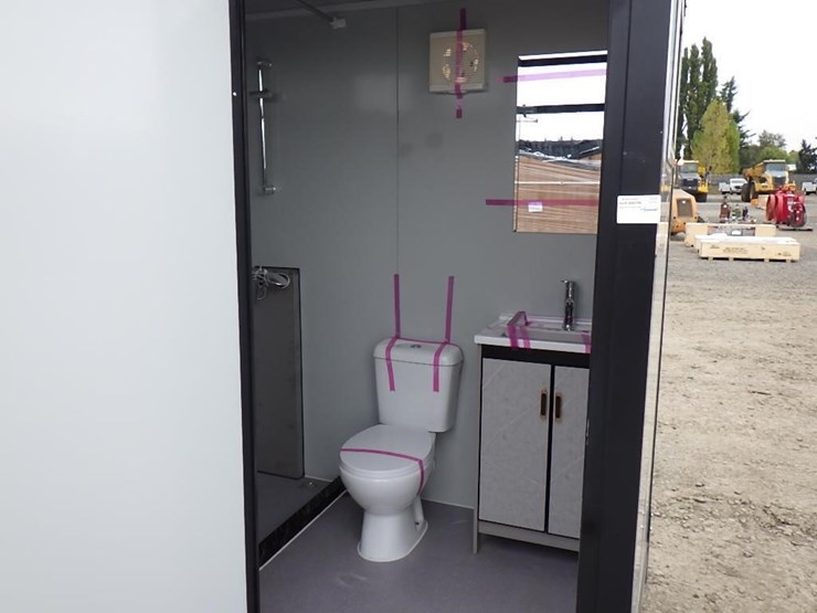 portable-toilet-w/-shower-image-10