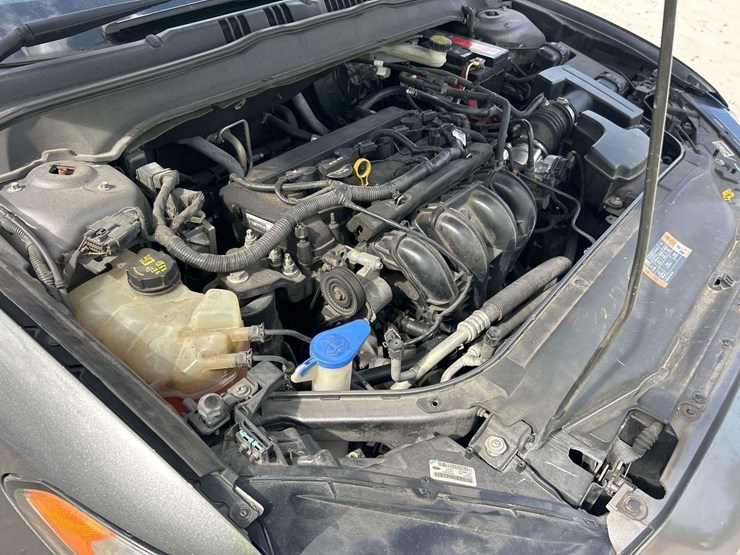 2013-ford-fusion-se-sedan-image-9