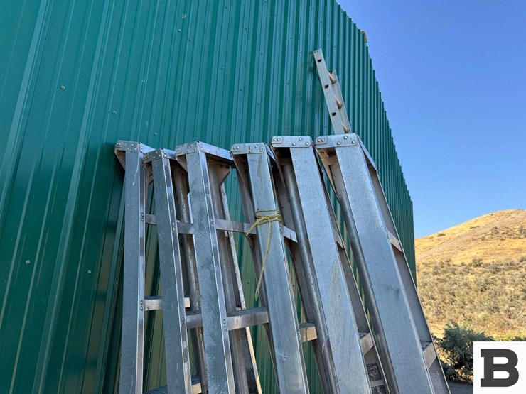 8'-aluminum-orchard-ladders-image-10