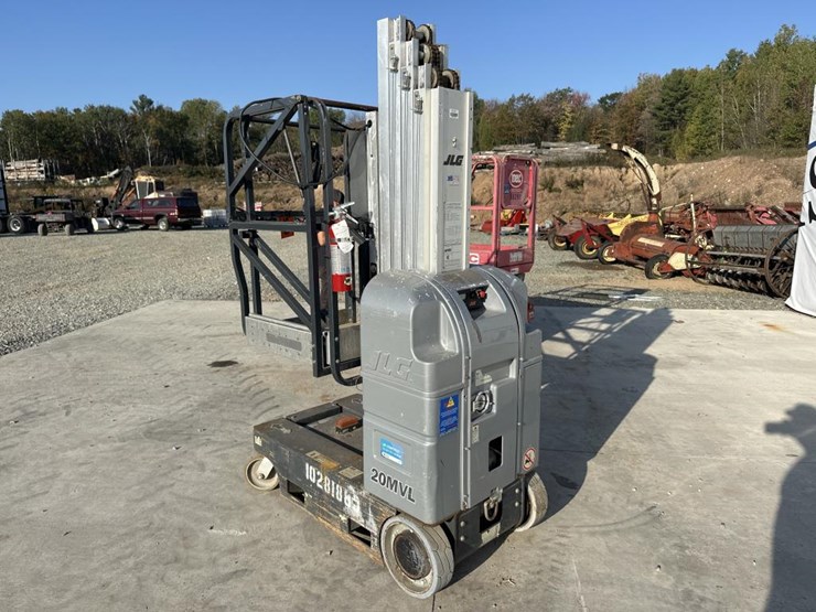 2014-jlg-20mvl-image-3
