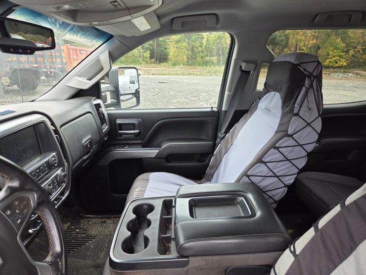 2018-chevrolet-2500-image-40