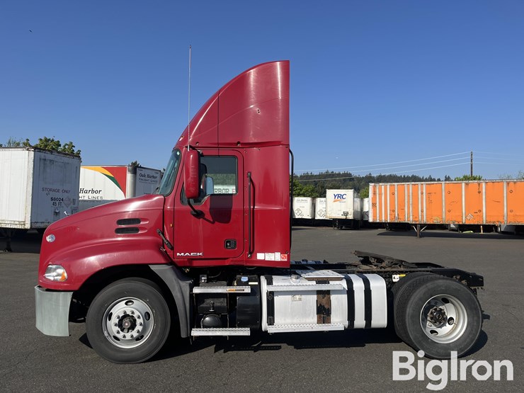 2013-mack-cxu612-truck-tractor-image-8