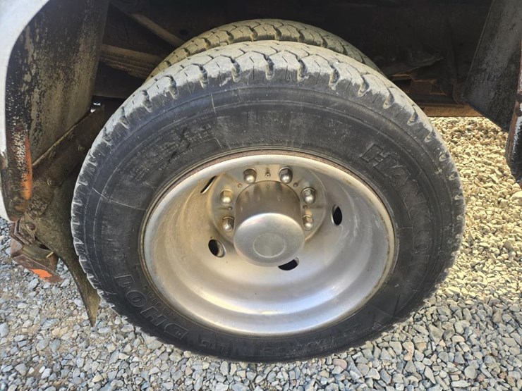 2003-ford-f550-image-52