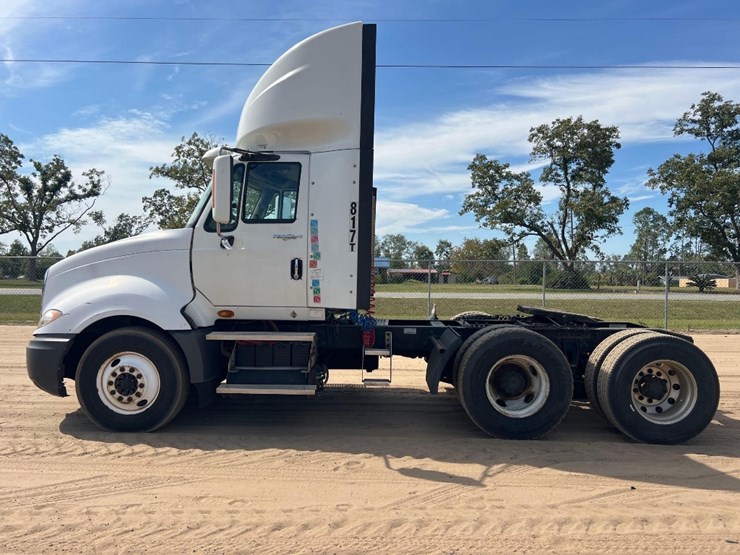 2011-international-prostar-+122-6x4-daycab-road-tr-image-1