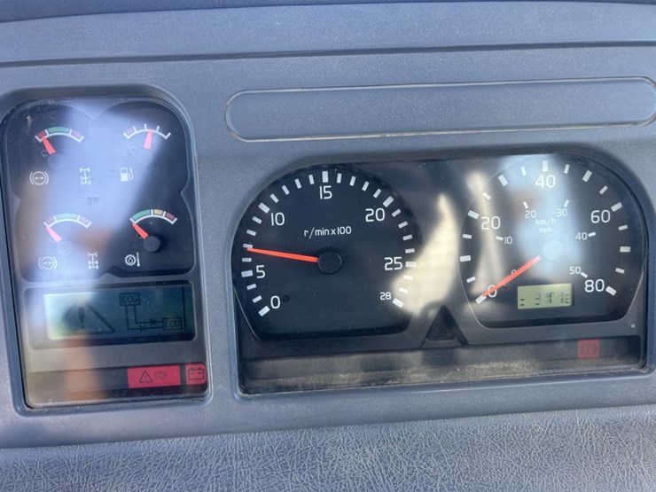 2004-volvo-a40d-image-36