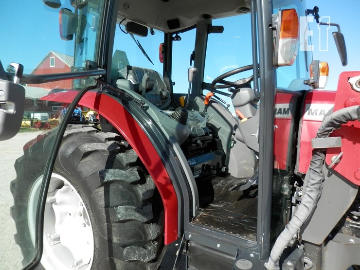 2019-massey-ferguson-1735m-image-11