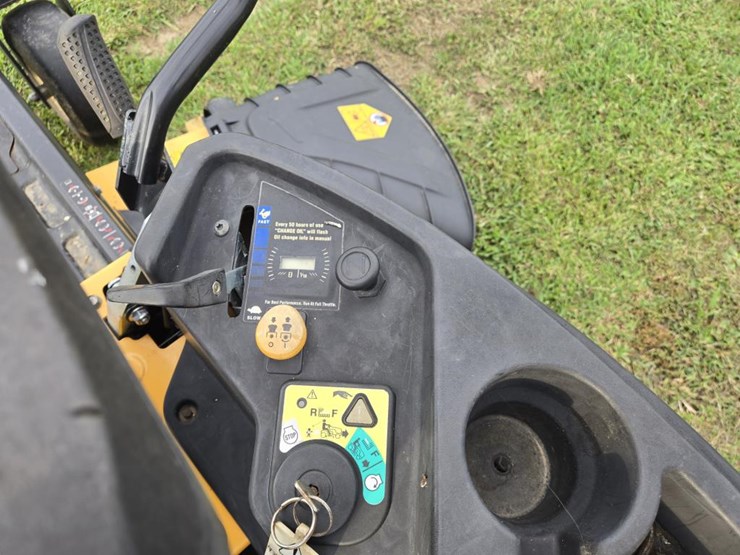 #2867-•-2017-cub-cadet-rztlx-zero-turn-mower-image-9