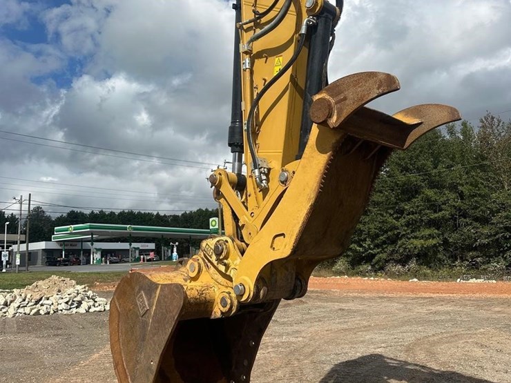 2019-caterpillar-320-image-10