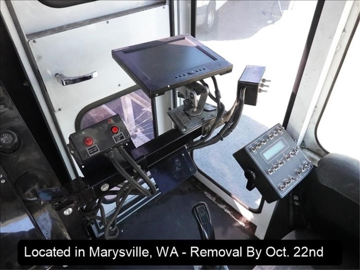 2009-peterbilt-pb320-image-11