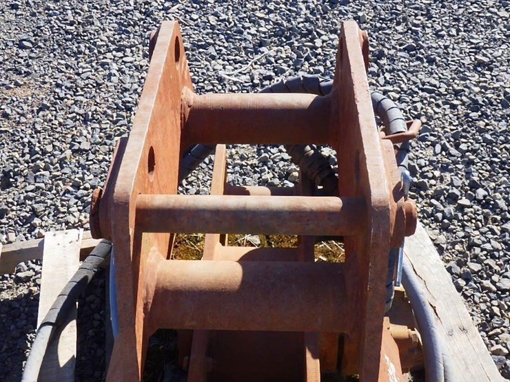 hydraulic-excavator-plate-compactor-image-8