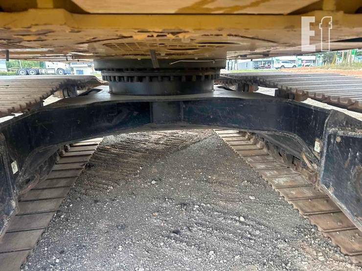 2019-caterpillar-320-image-52