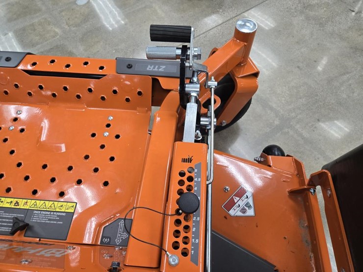 #1785-•-2023-husqvarna-z-560l-zero-turn-lawn-mower-image-18