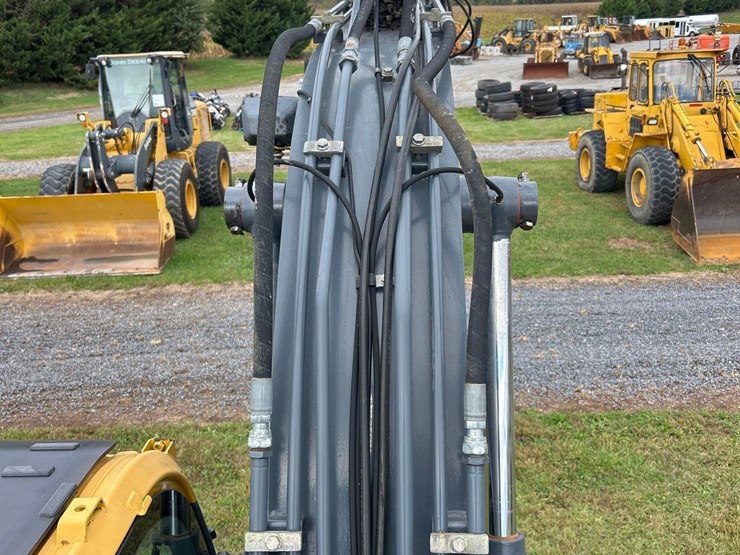 2011-deere-120d-image-21