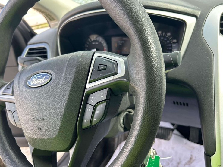 2013-ford-fusion-se-sedan-image-15