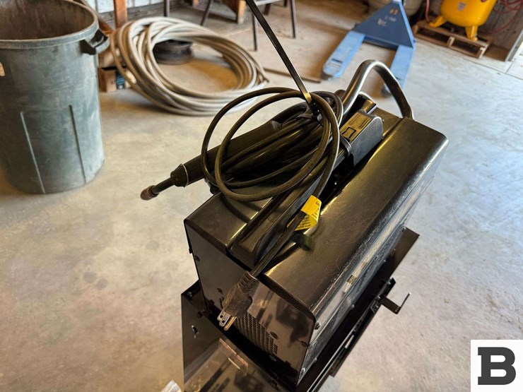 chicago-electric-90-amp-flux-wire-welder-image-7