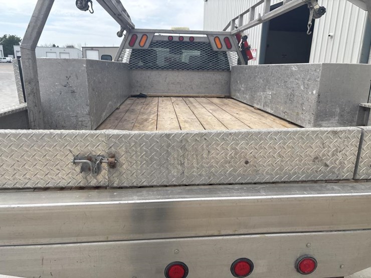 2016-custom-flatbed-image-12