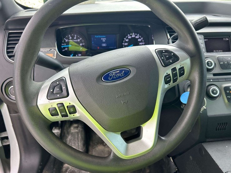 2014-ford-taurus-awd-sedan-image-12