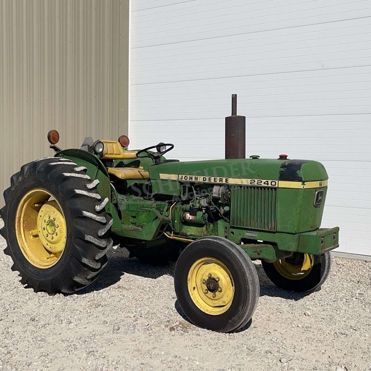 JOHN DEERE 2240