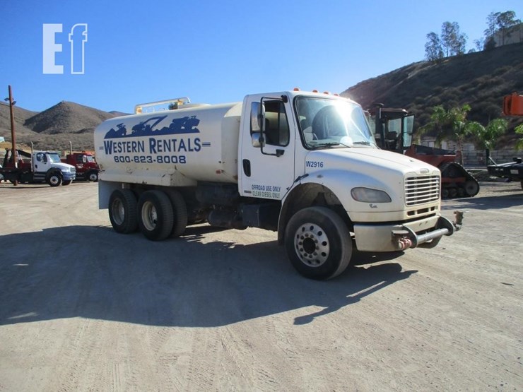 2012-freightliner-business-class-m2-106-image-2